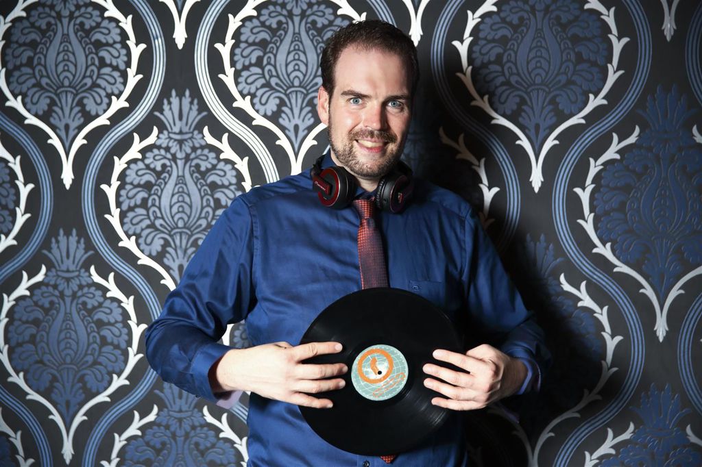 Ihr freundlicher und sympathischer Party DJ mit chronisch guter Laune